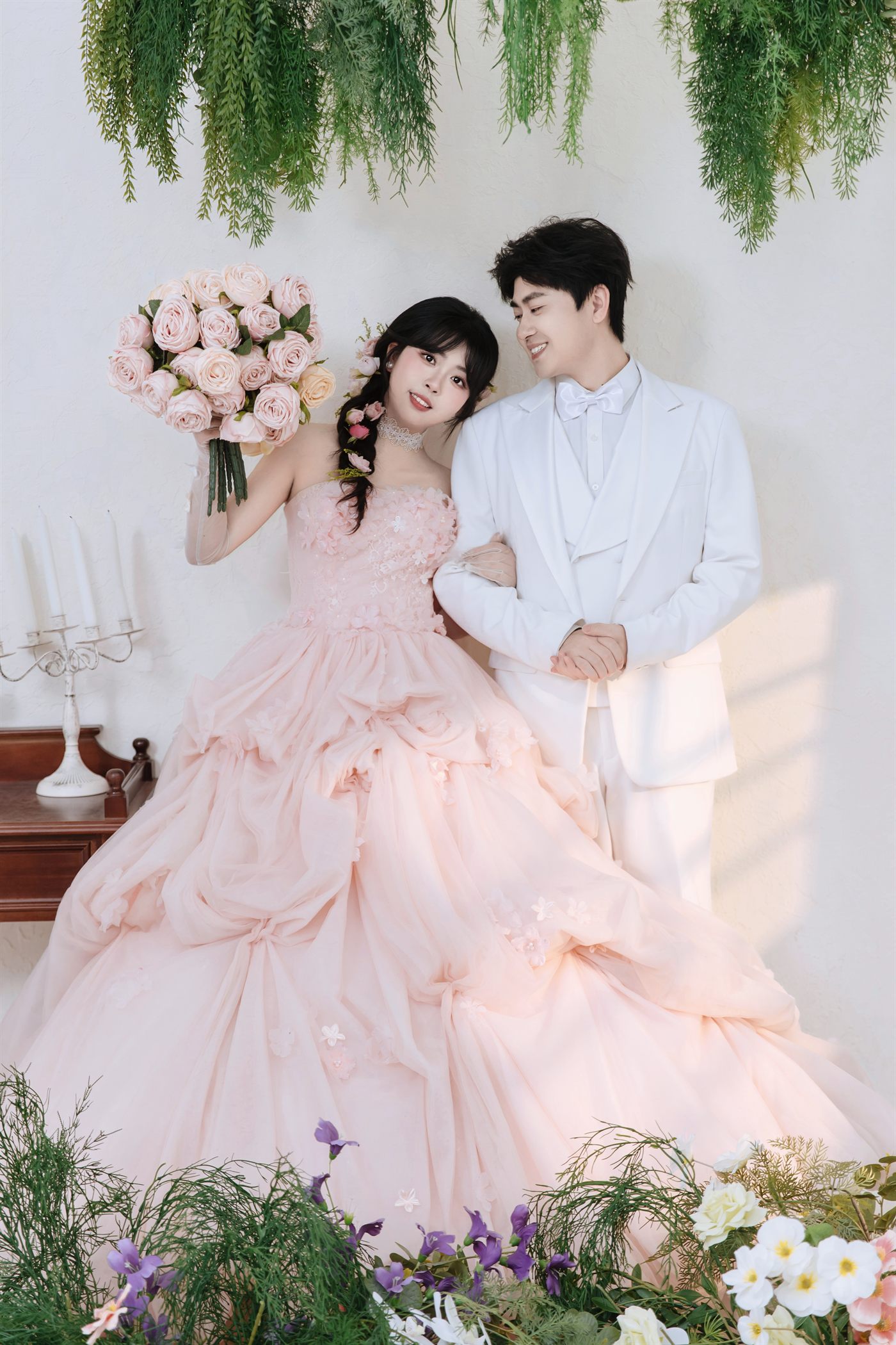 粉色礼服婚纱照